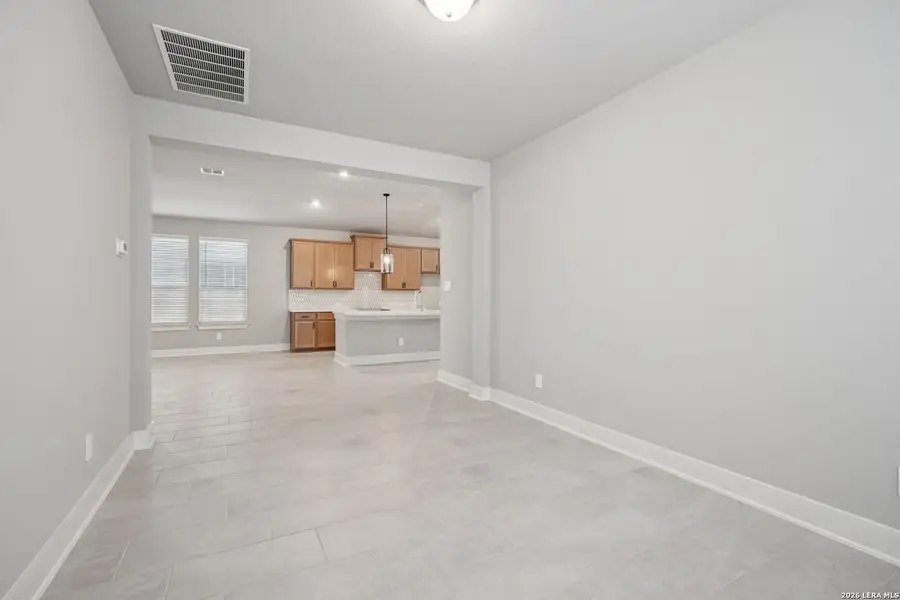 Spacious, unfurnished interior of a new home in Estancia Ranch - Premier Series, San Antonio (Image 43).