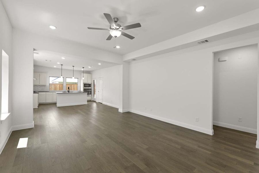 Representative unfurnished interior of a home built from the Archer by Pacesetter Homes in The Reserve at Spiritas Ranch, Little Elm (Image 23). Representative unfurnished interior of a home built from the Archer by Pacesetter Homes in The Reserve at Spiritas Ranch, Little Elm (Image 23).