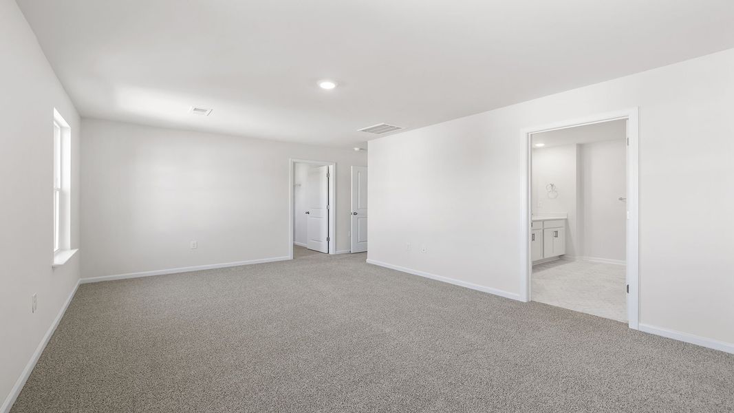 Spacious, unfurnished interior of a new home in Seneca Falls, Seneca (Image 27).
