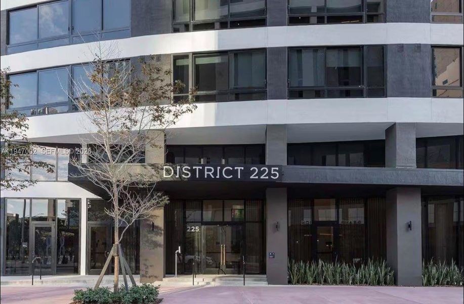 Condo located in Miami, FL showcasing its design and architecture (Image 29).