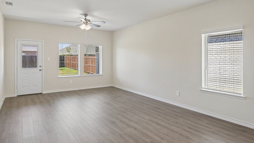 Spacious, unfurnished interior of a new home in Winchester Crossing, Princeton (Image 5).