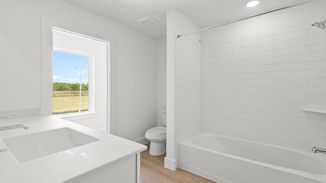 Furnished interior view inside a new home in Riverside Estates, Mont Belvieu (Image 10).