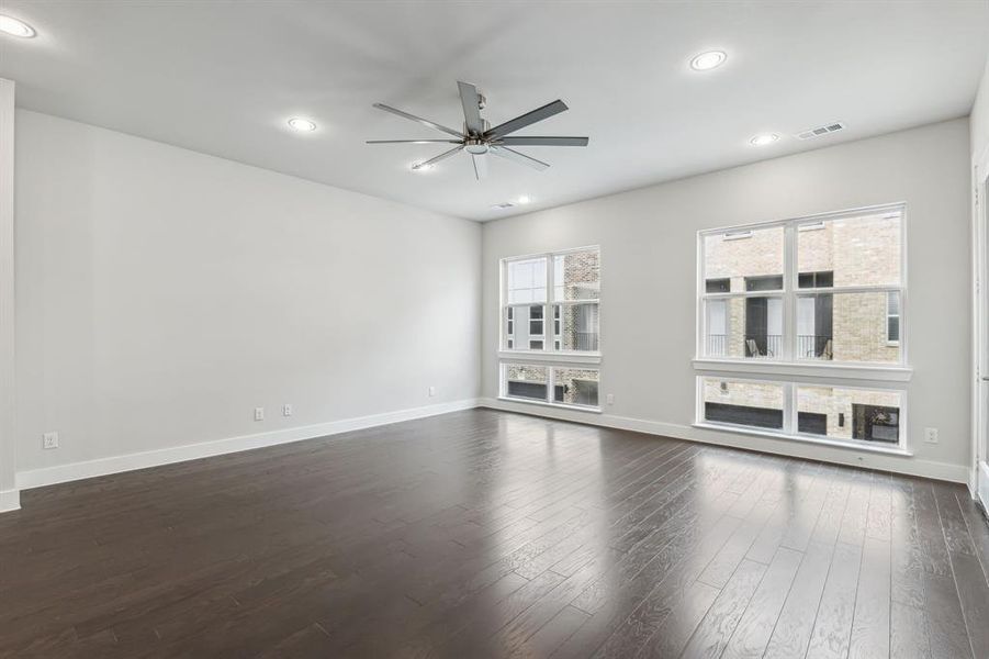 Spacious, unfurnished interior of a new home in SoHo Square, Dallas (Image 12).