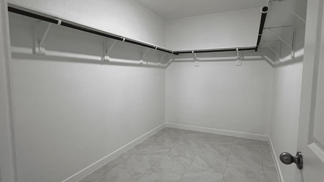 Spacious, unfurnished interior of a new home in Saratoga Crossing, Corpus Christi (Image 15).