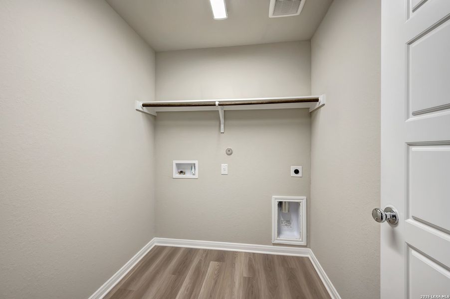 Spacious, unfurnished interior of a new home in Greenspoint Heights, Seguin (Image 31).