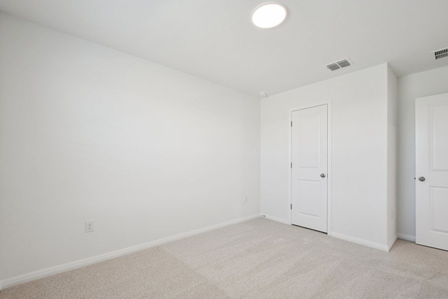 37 web or mls Young St S0704 037