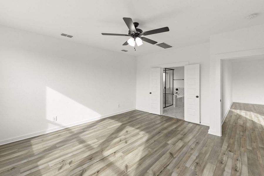 Representative unfurnished interior of a home built from the Boxwood III Attwater Signature by Brohn Homes in Attwater, Waller (Image 14).