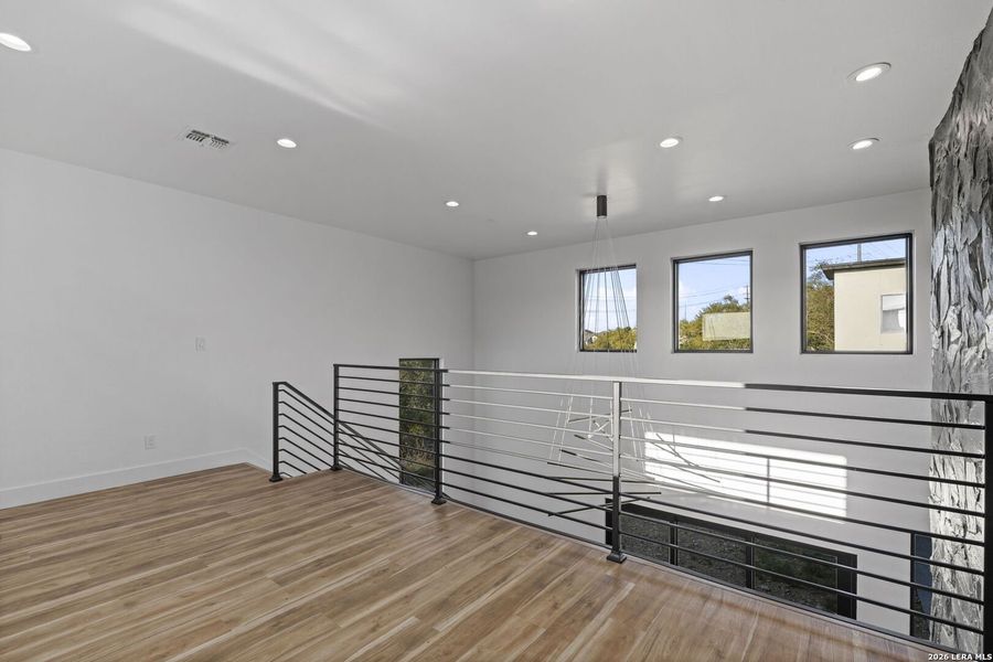 Spacious, unfurnished interior of a new home in , San Antonio (Image 27).