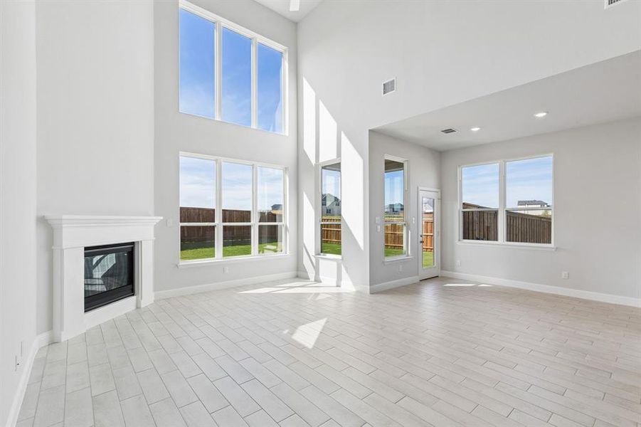 Spacious, unfurnished interior of a new home in Venetian, Weston (Image 18).