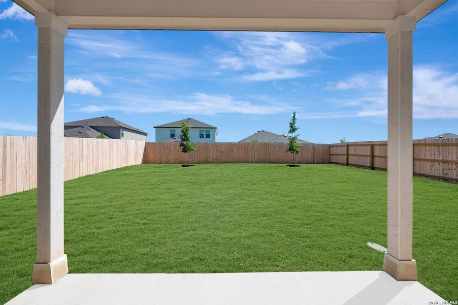 Exterior details and patio area of a home in Cinco Lakes, San Antonio (Image 3).