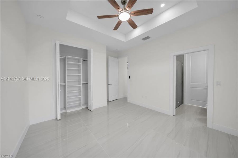 Spacious, unfurnished interior of a new home in , Lehigh Acres (Image 21).