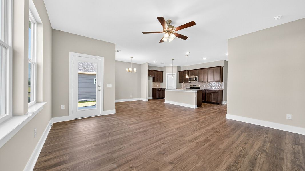 Spacious, unfurnished interior of a new home in McClure Farms, Columbia (Image 28).