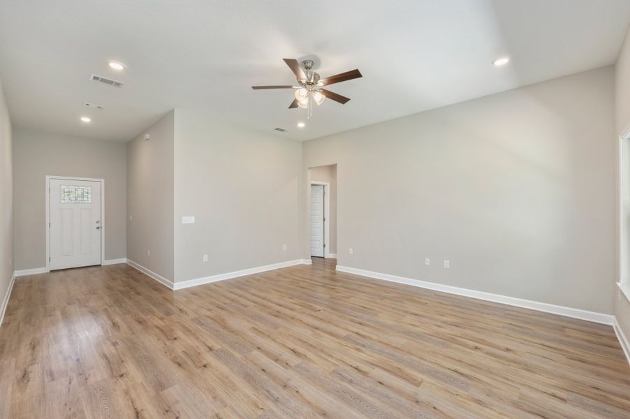Representative unfurnished interior of a home built from the Sierra by CJL Homes in Oak Hollow, Crestview (Image 12).