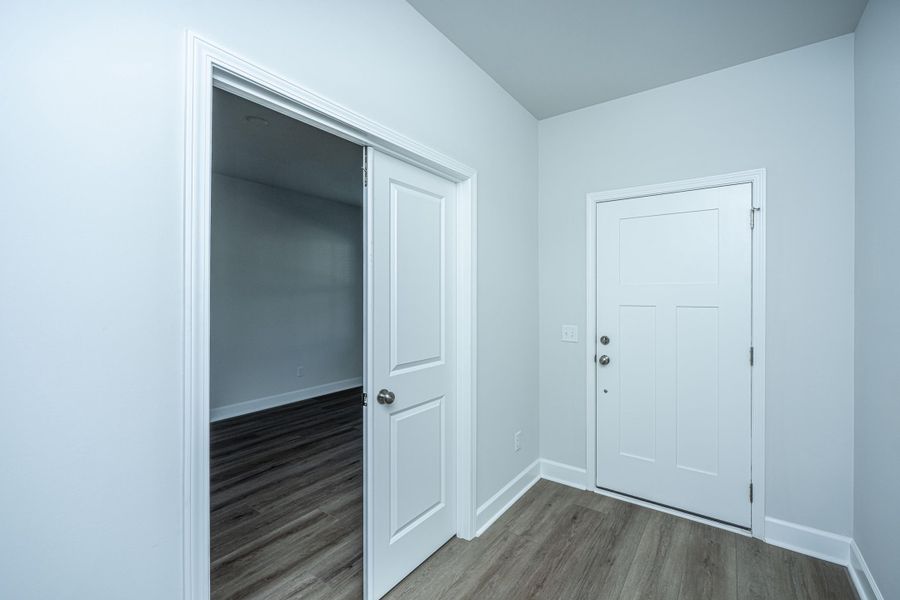 Spacious, unfurnished interior of a new home in Cedar Glen Preserve, Huger (Image 11).