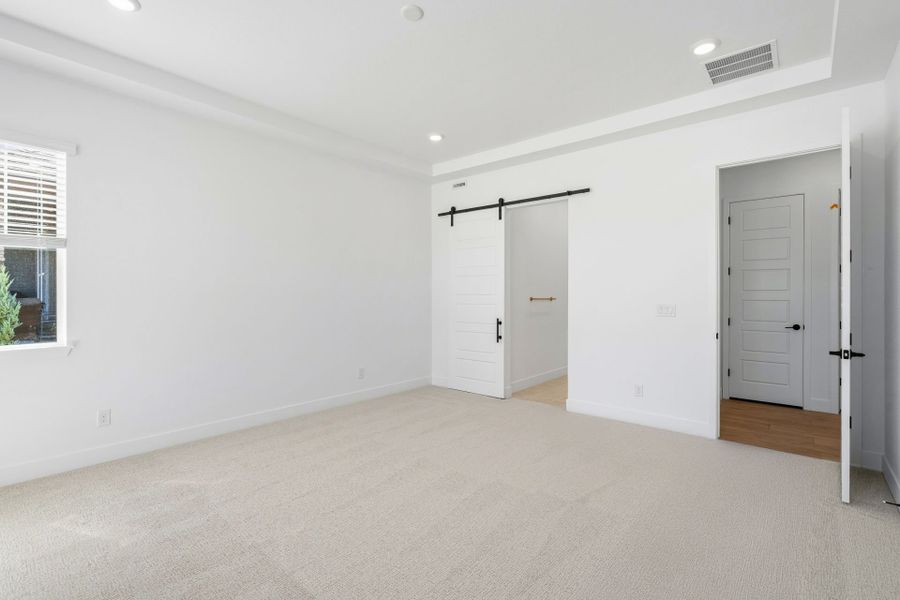 Spacious, unfurnished interior of a new home in Hilltop at Inspiration, Aurora (Image 18). Spacious, unfurnished interior of a new home in Hilltop at Inspiration, Aurora (Image 18).