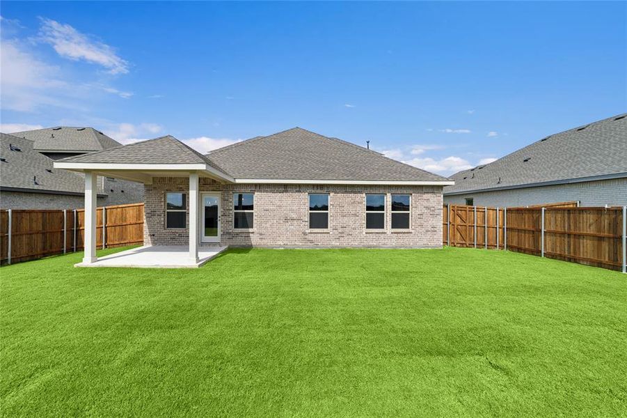 Exterior details and patio area of a home in Rolling Ridge, Van Alstyne (Image 3). Exterior details and patio area of a home in Rolling Ridge, Van Alstyne (Image 3).