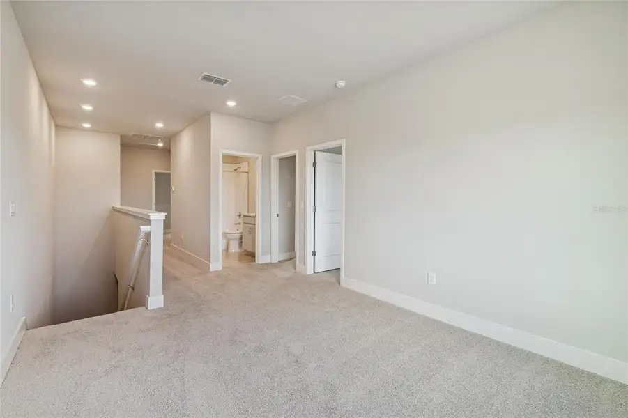 Spacious, unfurnished interior of a new home in , Parrish (Image 33).