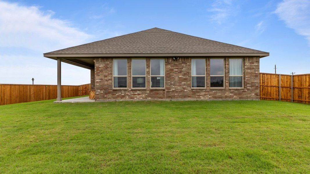 Exterior details and patio area of a home in Morningstar, Fort Worth (Image 20).