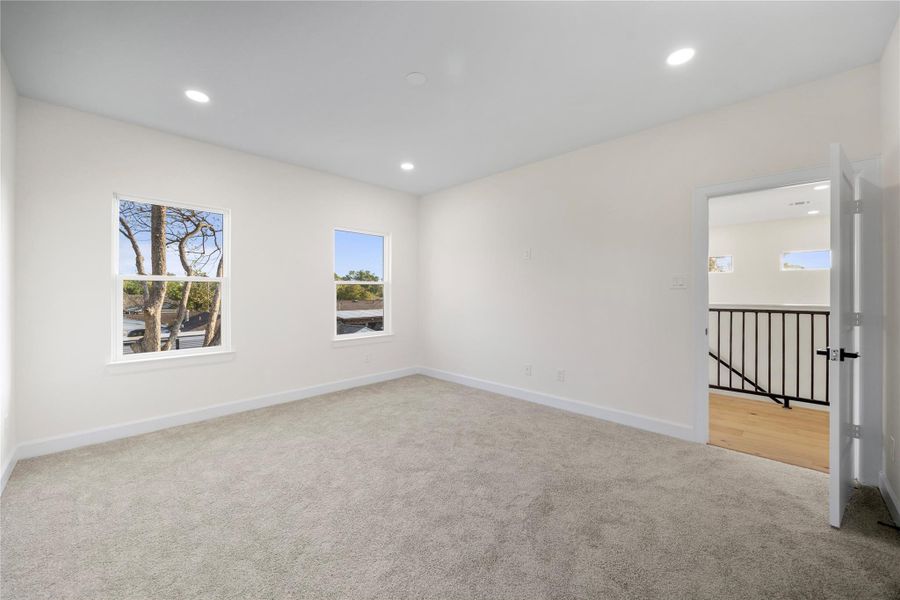 Spacious, unfurnished interior of a new home in , Houston (Image 33).