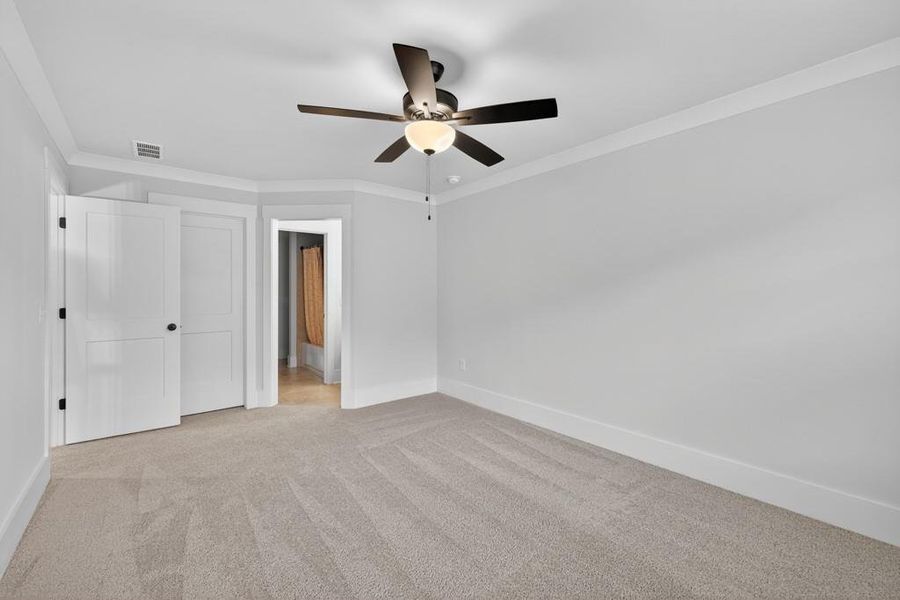 Spacious, unfurnished interior of a new home in Spring Creek, Monroe (Image 35).