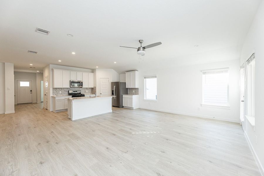 Spacious, unfurnished interior of a new home in , Fulshear (Image 13). Spacious, unfurnished interior of a new home in , Fulshear (Image 13).