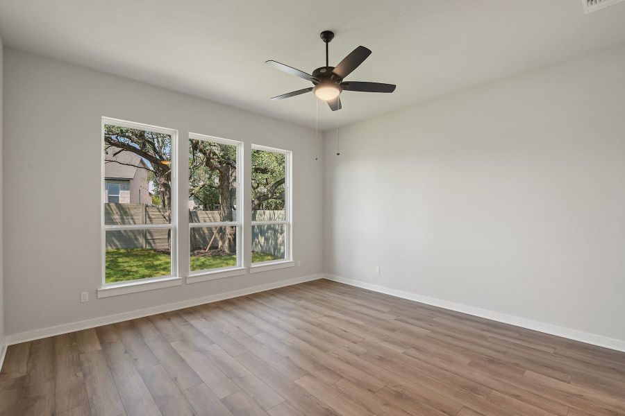 Spacious, unfurnished interior of a new home in Wolf Ranch, Georgetown (Image 37).