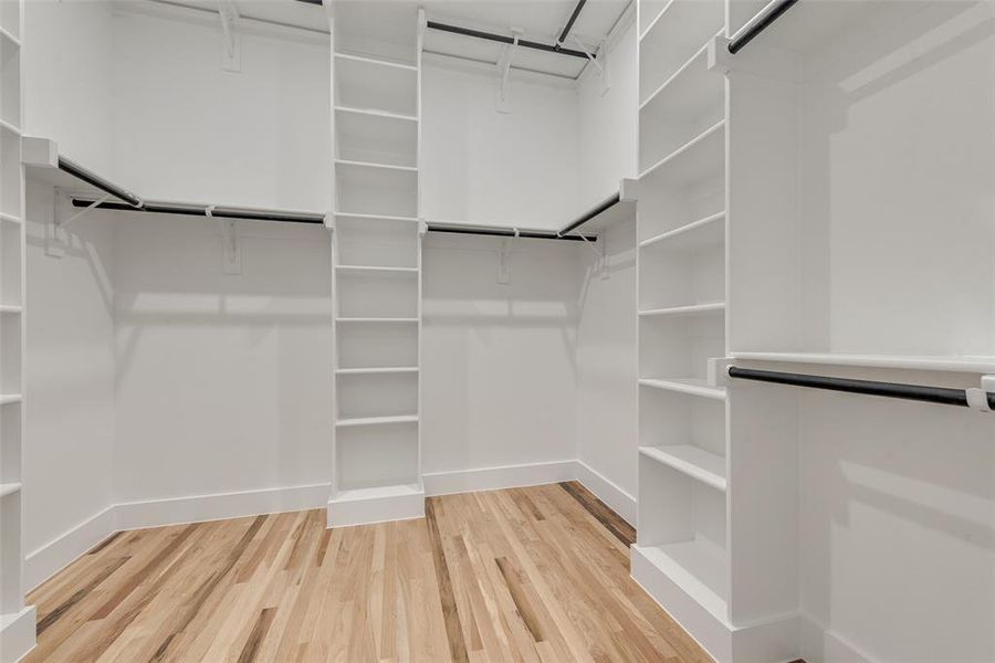 Spacious, unfurnished interior of a new home in , Dallas (Image 24).