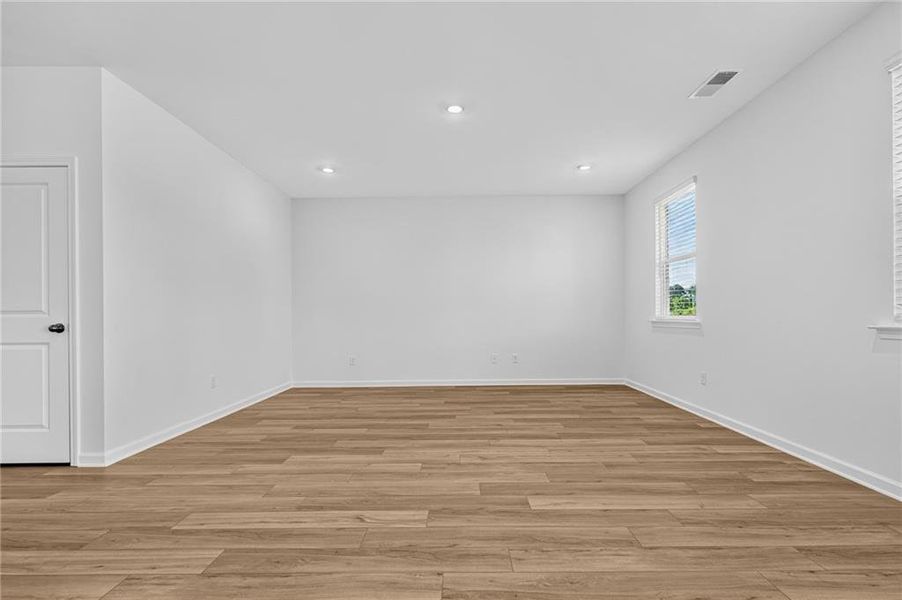 Spacious, unfurnished interior of a new home in Apalachee Hills, Bethlehem (Image 26).
