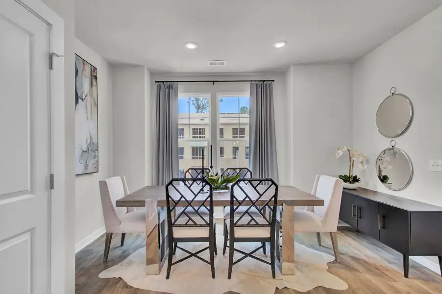 Dining Area Dining Area