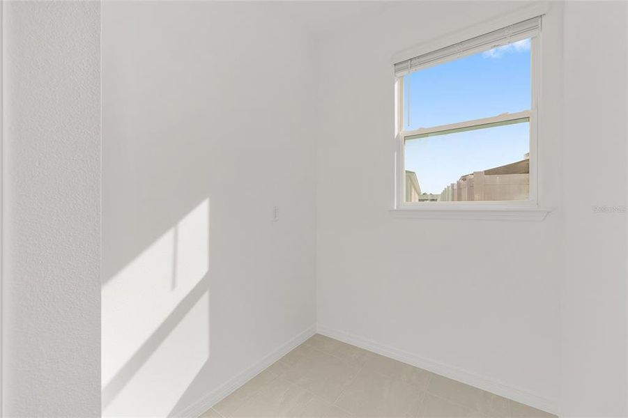 Spacious, unfurnished interior of a new home in Calesa Township, Ocala (Image 35).