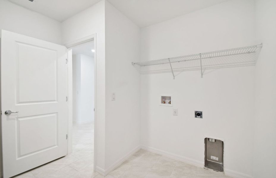 Spacious, unfurnished interior of a new home in Oakfield Lakes, Parrish (Image 15).