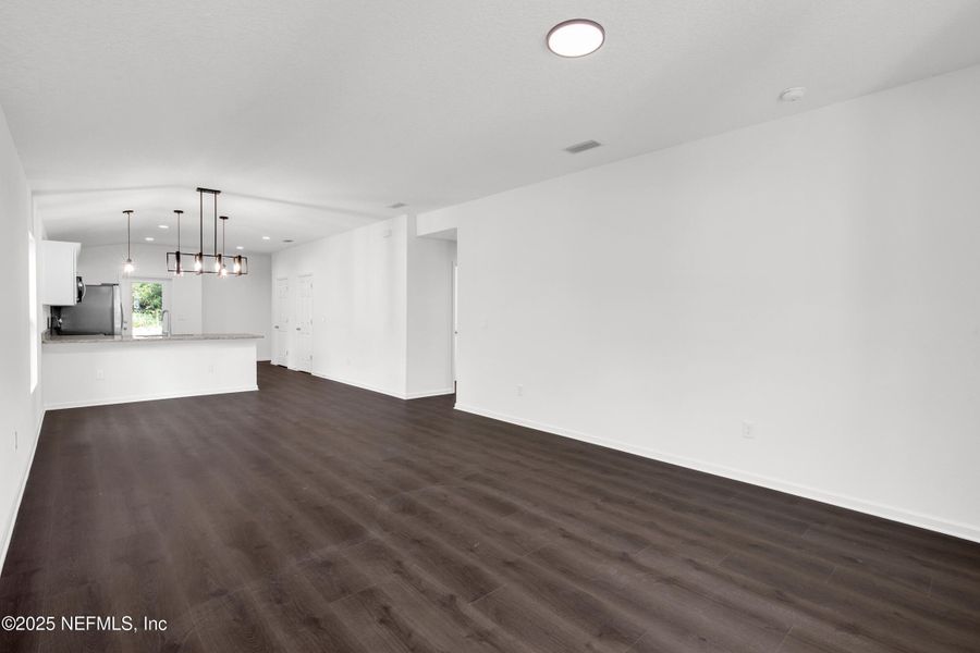 Spacious, unfurnished interior of a new home in , Palatka (Image 34).