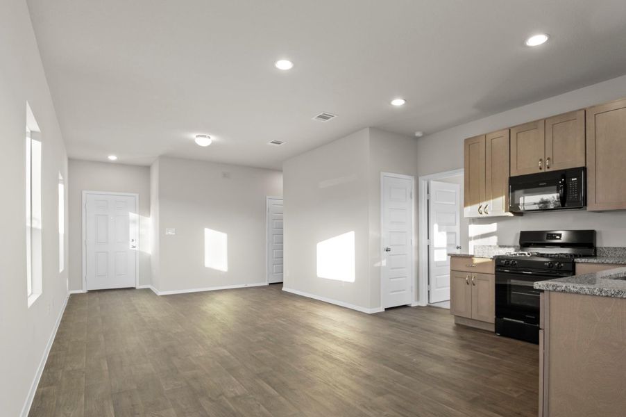 Spacious, unfurnished interior of a new home in Harvest Ridge, Elgin (Image 22).