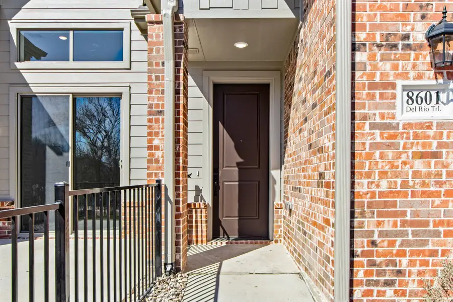 Exterior details and patio area of a home in Cottonwood Creek, Rowlett (Image 4).