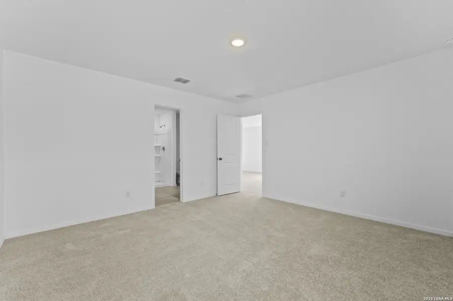 Spacious, unfurnished interior of a new home in Hidden Oasis, San Antonio (Image 28).