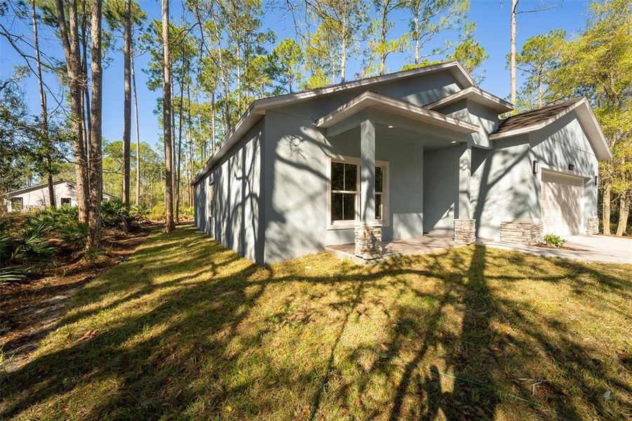 Exterior details and patio area of a home in , Deland (Image 27).