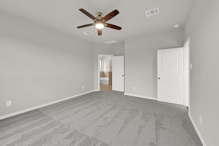 Spacious, unfurnished interior of a new home in La Segarra 40', Brookshire (Image 34).