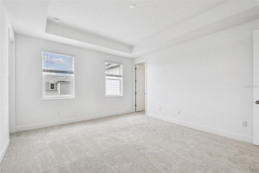 Spacious, unfurnished interior of a new home in Hawkstone, Sarasota (Image 27).