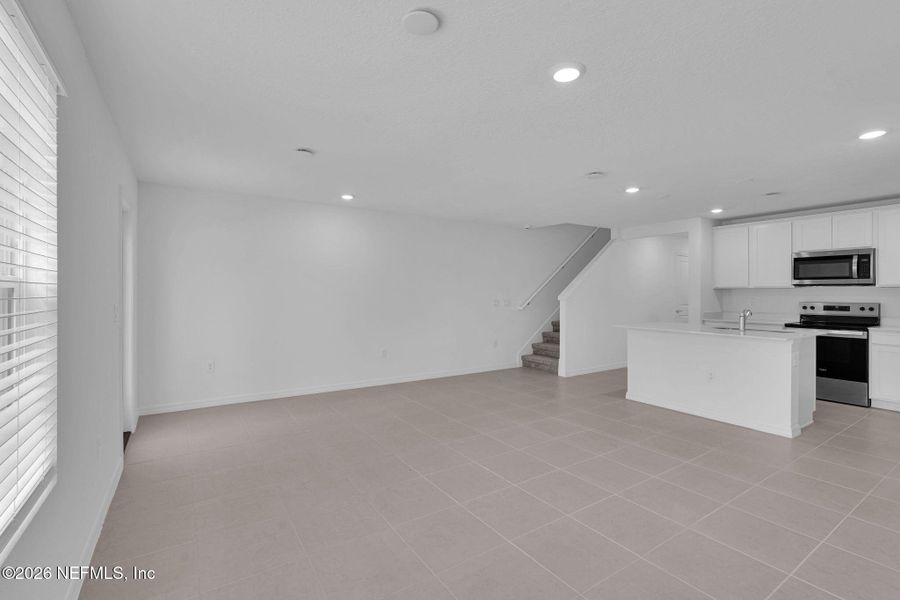 Spacious, unfurnished interior of a new home in , Jacksonville (Image 13).