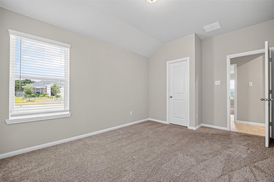Spacious, unfurnished interior of a new home in , Texas City (Image 37).