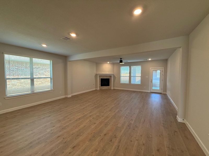 Spacious, unfurnished interior of a new home in Wellborn Settlement, College Station (Image 23).