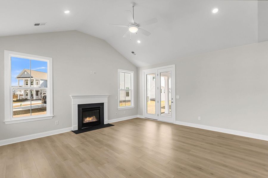 Spacious, unfurnished interior of a new home in Tidewater at Lakes of Cane Bay, Summerville (Image 36).