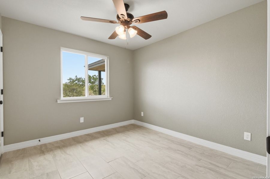 Spacious, unfurnished interior of a new home in , Uvalde (Image 24).