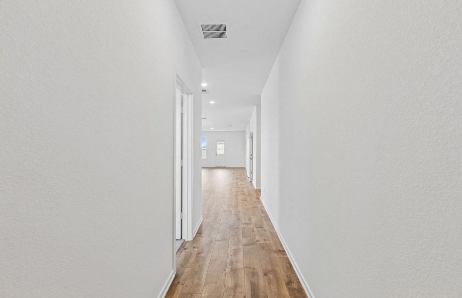 Spacious, unfurnished interior of a new home in Stokesbury, Waller (Image 7).