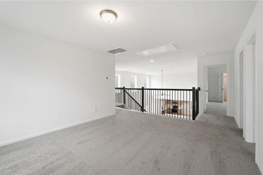 Spacious, unfurnished interior of a new home in Ashland, Texas City (Image 23).