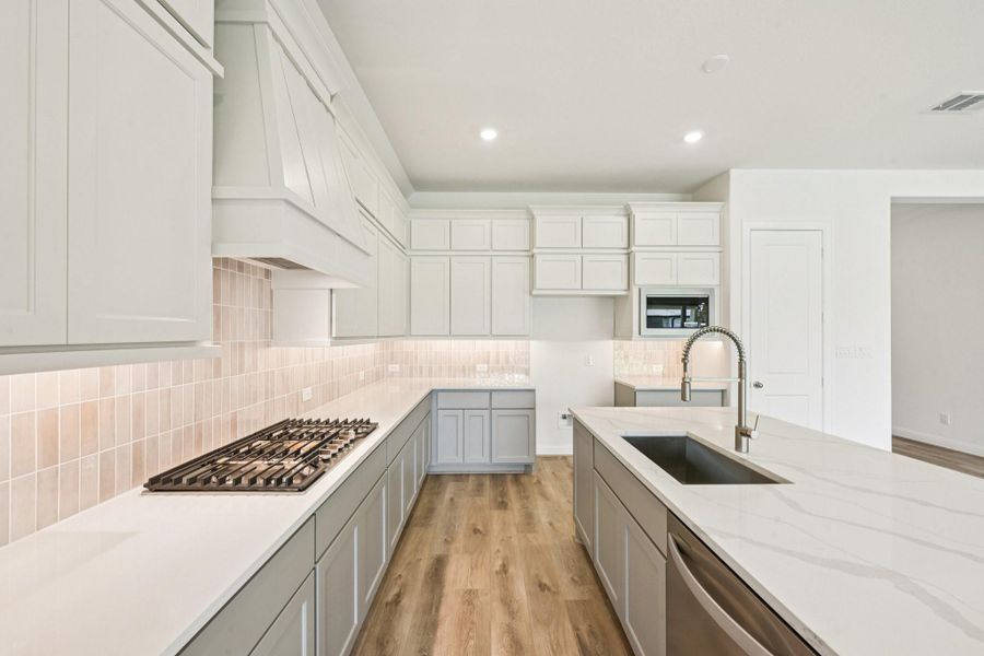 Furnished interior view inside a new home in Evergreen 55', Conroe (Image 8).