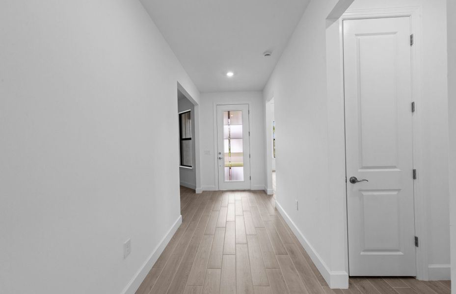 Spacious, unfurnished interior of a new home in Del Webb Naples, Immokalee (Image 14).