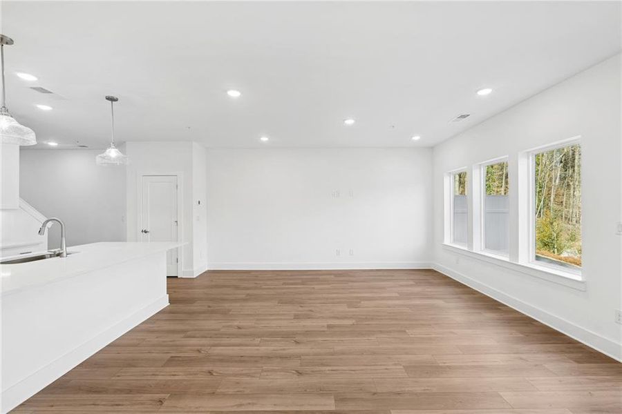 Spacious, unfurnished interior of a new home in Grandview Terrace, Canton (Image 10).