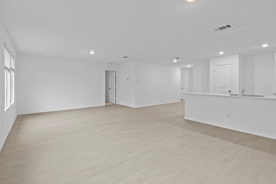 Spacious, unfurnished interior of a new home in Clayton Ranch, Copperas Cove (Image 11).