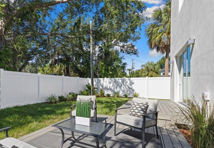 Exterior details and patio area of a home in , St. Petersburg (Image 3).